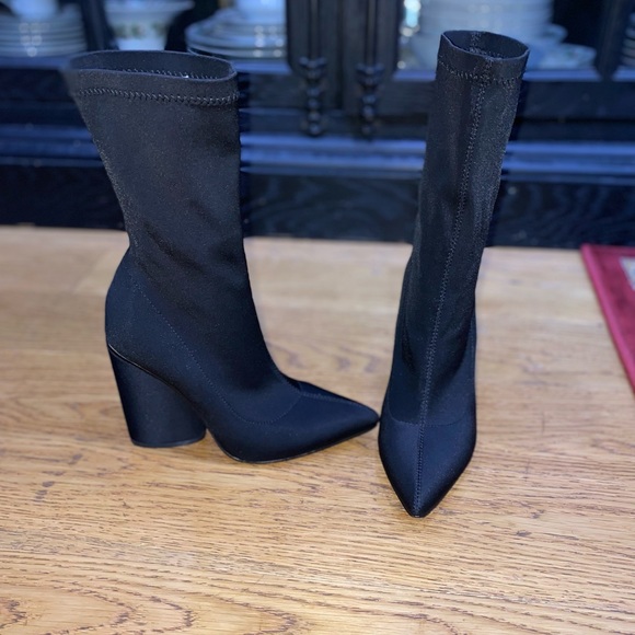 Pretty Little Thing boots - Picture 2 of 11